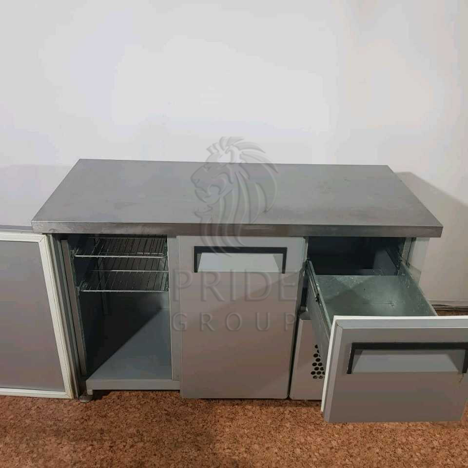Холодильный барный стол T57 M2-1 9006/9005 (BAR-250 Carboma)
